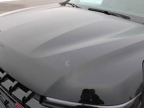 Used 2025 Chevrolet Suburban Z71 image 41