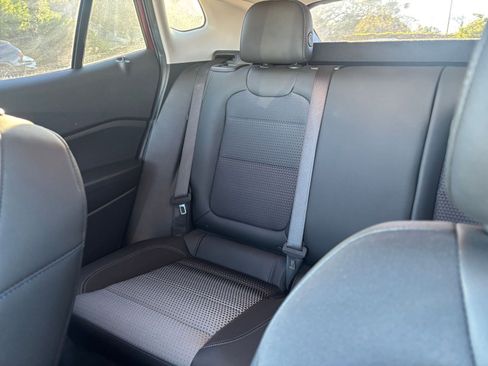 Used 2025 Chevrolet Trax LT w/ LT Convenience Package image 39