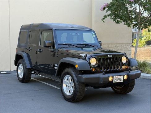 Used 2014 Jeep Wrangler Unlimited Sport w/ Quick Order Package 24S AWD/4WD image 3
