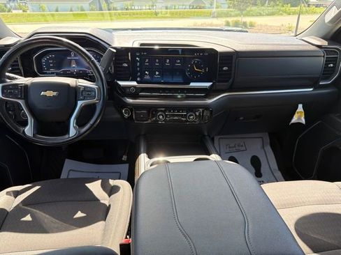 Used 2024 Chevrolet Silverado 2500 LT AWD/4WD image 2