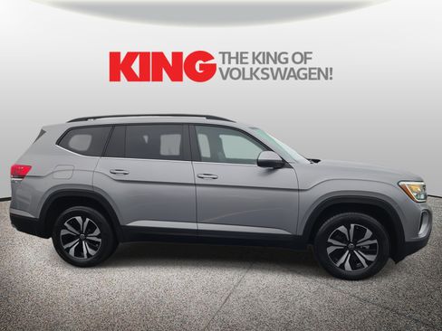 Certified 2025 Volkswagen Atlas SE image 4