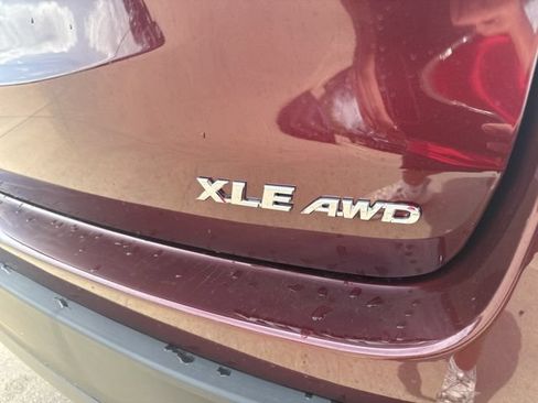 Used 2019 Toyota Highlander XLE AWD/4WD image 9