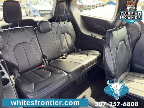 Used 2025 Chrysler Pacifica Select FWD image 13