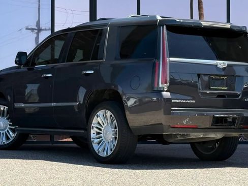 Used 2016 Cadillac Escalade Platinum RWD image 7