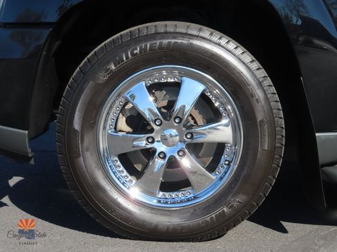 Used 2002 Chevrolet TrailBlazer LT w/ LT Leather Plus Pkg image 17