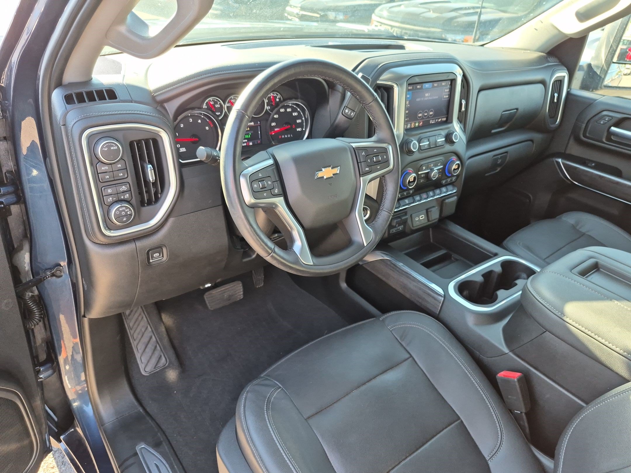 Used 2022 Chevrolet Silverado 3500 LTZ AWD/4WD image 14