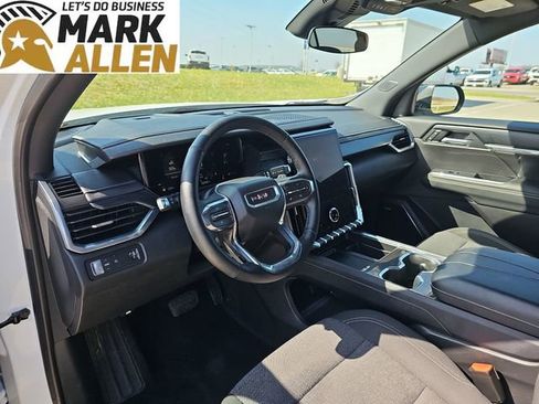 Used 2025 GMC Acadia Elevation image 10