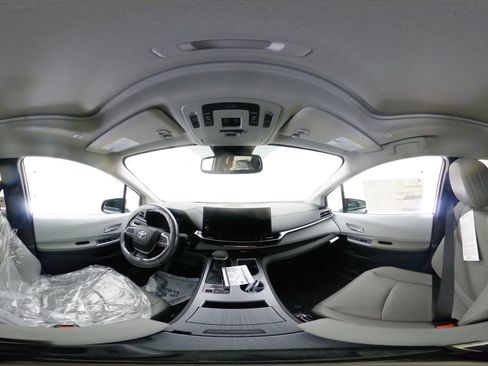 New 2026 Toyota Sienna XLE image 33