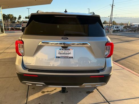 Used 2022 Ford Explorer XLT w/ Equipment Group 202A image 4