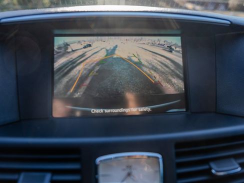 Used 2011 INFINITI M56 image 21