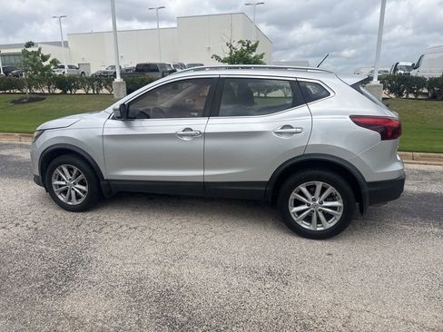 Used 2017 Nissan Rogue Sport SV image 4