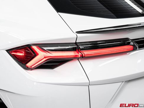 Used 2024 Lamborghini Urus Performante AWD/4WD image 23