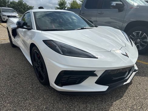 Used 2024 Chevrolet Corvette Stingray Preferred Cpe w/ Z51 Performance Package RWD image 3