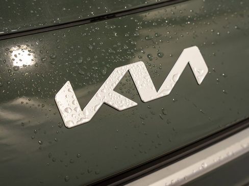 New 2026 Kia Niro EX image 3