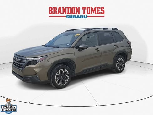Used 2025 Subaru Forester Premium AWD/4WD image 3