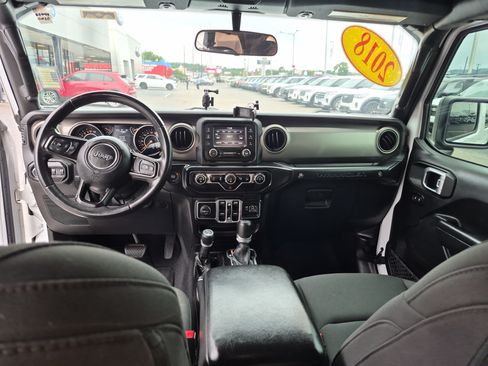 Used 2018 Jeep Wrangler Unlimited Sport S AWD/4WD image 19