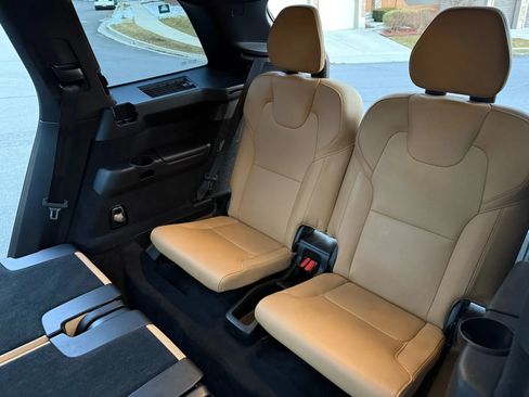 Used 2019 Volvo XC90 T6 Momentum AWD/4WD image 7