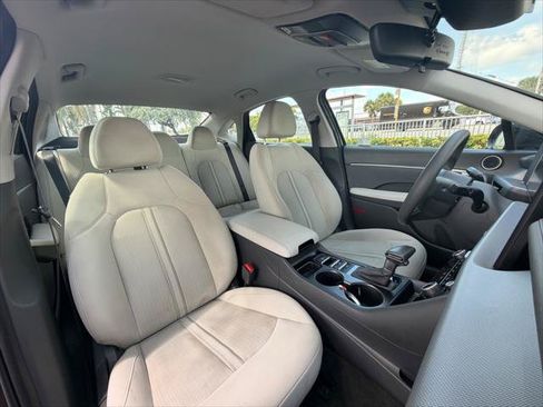 Used 2025 Hyundai Sonata SE FWD image 13