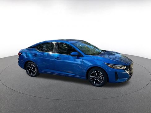 Used 2024 Nissan Sentra SV image 2