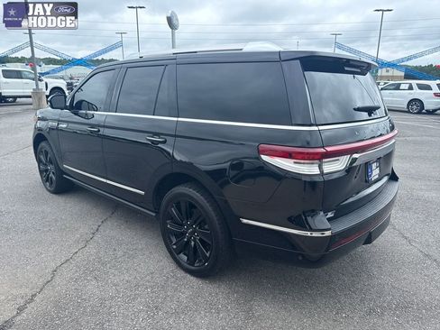 Used 2022 Lincoln Navigator Reserve RWD image 4