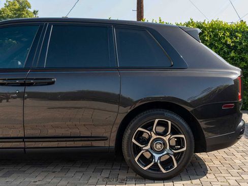 Used 2020 Rolls-Royce Cullinan Black Badge AWD/4WD image 5