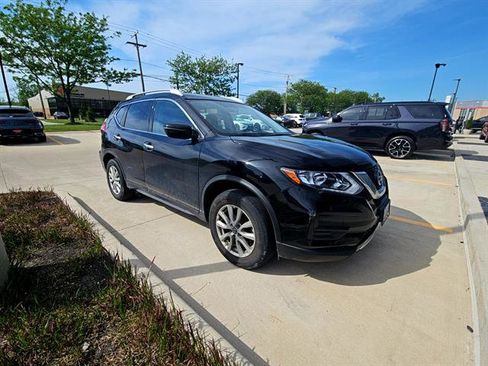 Used 2017 Nissan Rogue SV AWD/4WD image 1