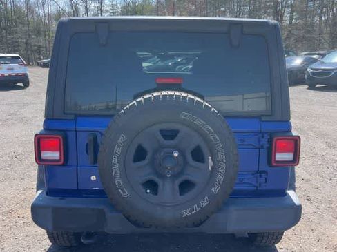 Used 2018 Jeep Wrangler Unlimited Sport image 4