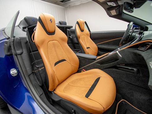 Used 2025 Ferrari Roma Spider RWD image 23