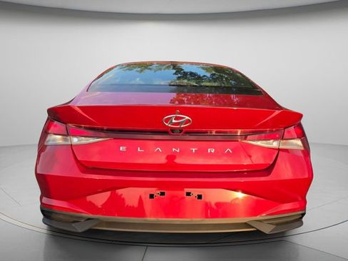 Used 2022 Hyundai Elantra SEL FWD image 6