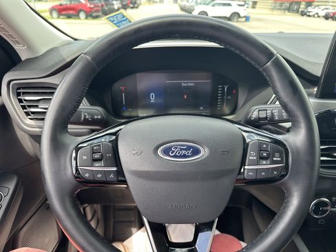 Used 2024 Ford Escape Active AWD/4WD image 3