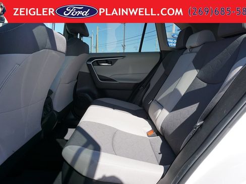 Used 2024 Toyota RAV4 XLE AWD/4WD image 11