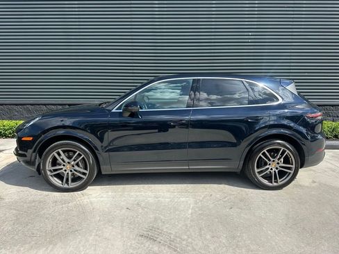 Certified 2023 Porsche Cayenne image 2