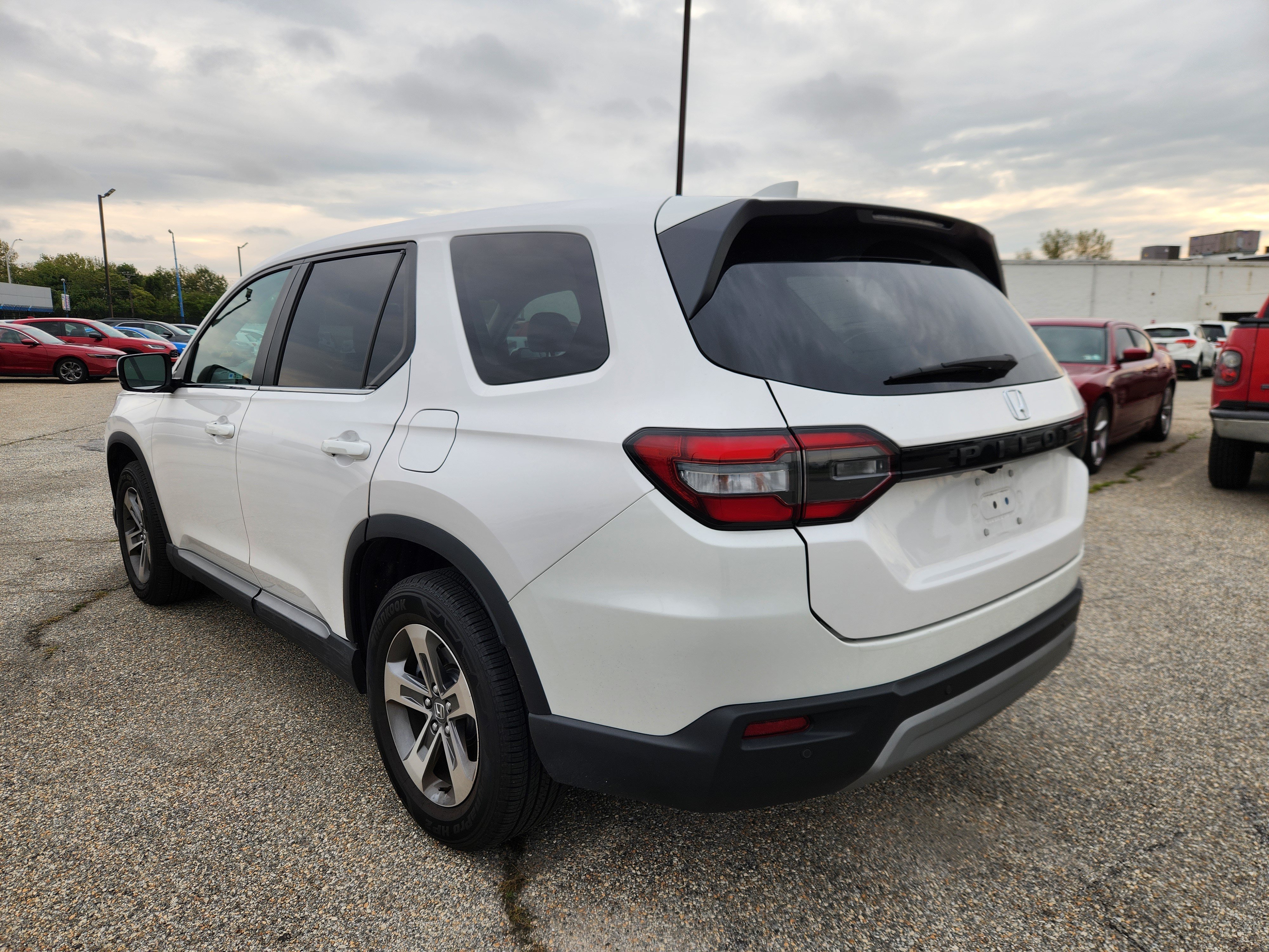 Used 2024 Honda Pilot EX-L image 3