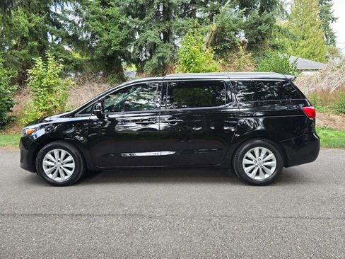 Used 2018 Kia Sedona EX image 2
