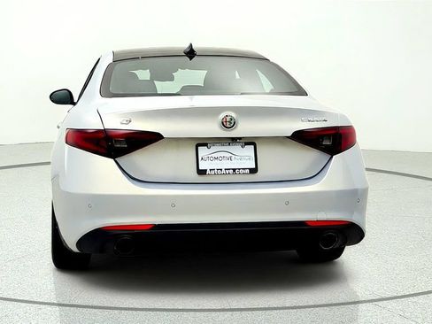 Used 2022 Alfa Romeo Giulia Ti AWD/4WD image 6