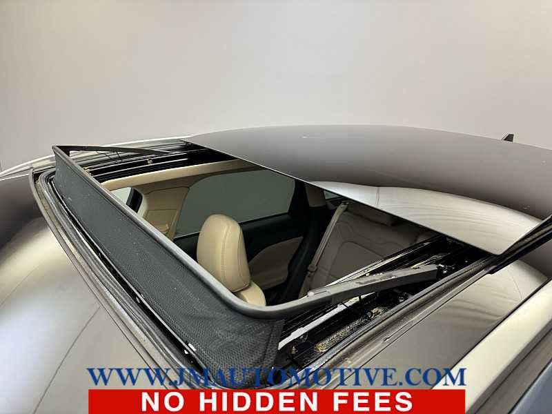 Used 2022 Lincoln Corsair AWD w/ Premium Package image 11