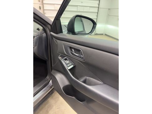 Used 2024 Nissan Rogue SV image 26