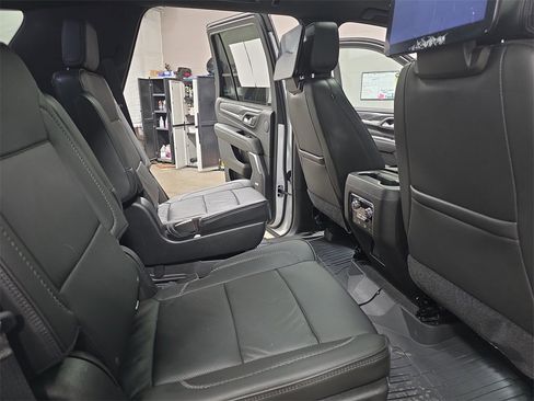 Used 2021 GMC Yukon Denali w/ Denali Premium Package image 11