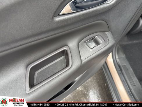 Used 2019 Chevrolet Equinox LT w/ Driver Convenience Package image 24