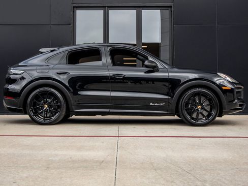 Certified 2022 Porsche Cayenne Turbo GT image 12