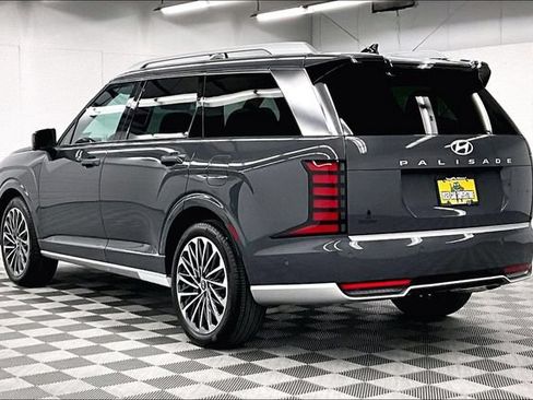 Used 2026 Hyundai Palisade Calligraphy FWD image 3