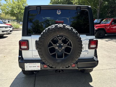 Used 2025 Jeep Wrangler Unlimited Sport AWD/4WD image 6