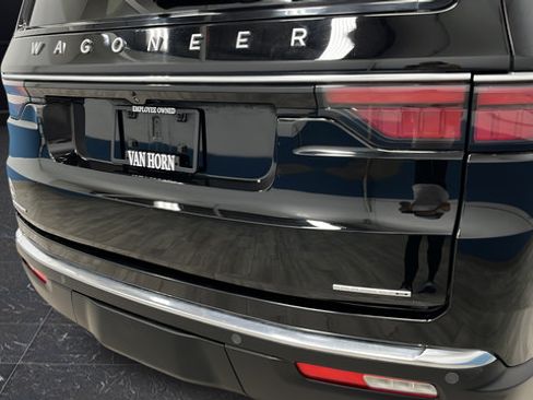 Used 2022 Jeep Wagoneer Series III AWD/4WD image 41