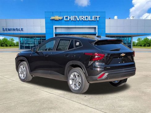 New 2026 Chevrolet Trax LS w/ LS Convenience Package FWD image 3