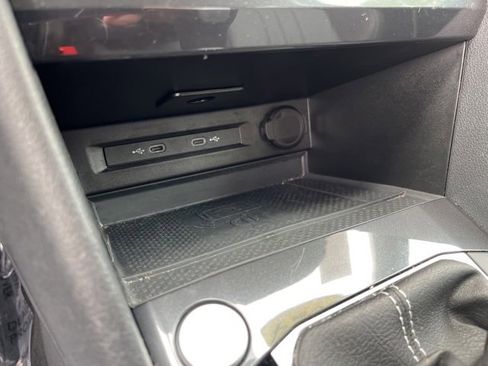 Used 2024 Volkswagen Tiguan SE image 26