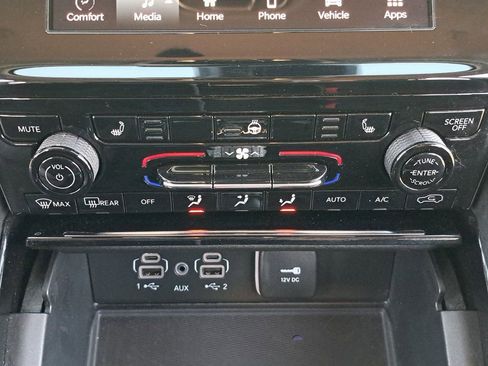 Used 2023 Jeep Grand Cherokee Laredo w/ Luxury Tech Group I image 24