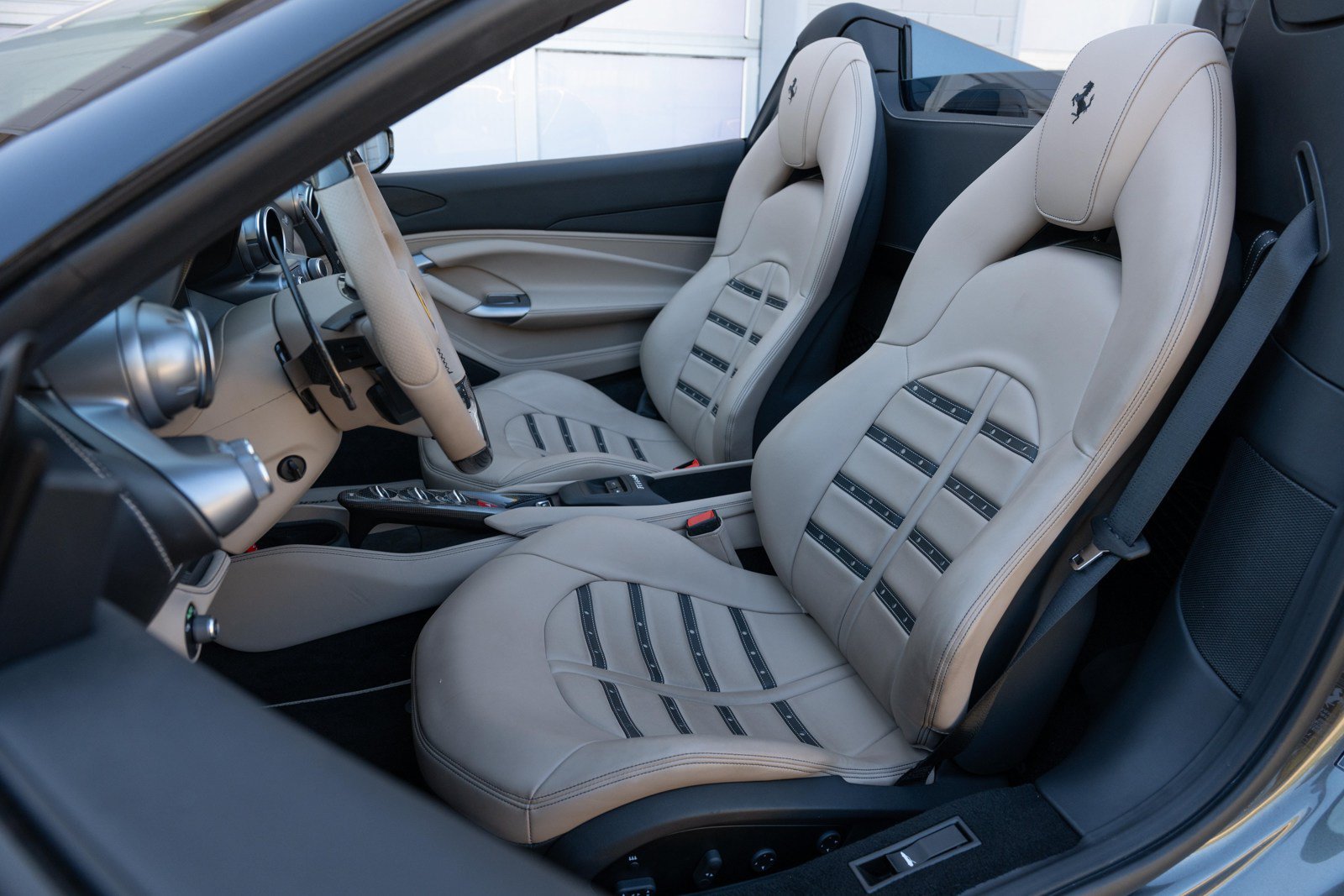 Used 2023 Ferrari F8 Tributo RWD image 31
