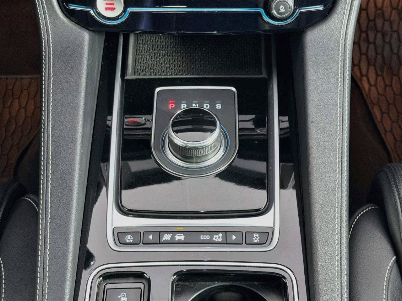 Used 2018 Jaguar F-PACE S AWD/4WD image 17