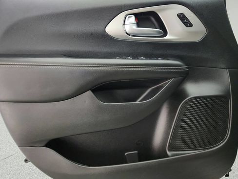 Used 2020 Chrysler Pacifica Touring-L w/ Advanced Safetytec Group AWD/4WD image 24