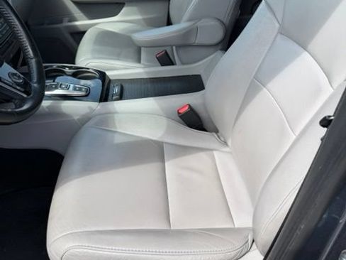 Used 2019 Honda Pilot Touring image 6